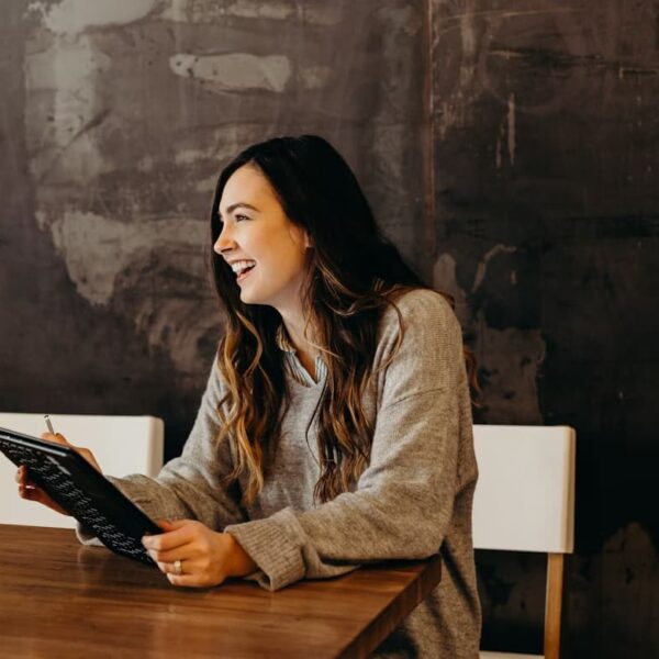 Top 3 Delayed-Interaction Apps That Keep Teams Productive Across Time Zones